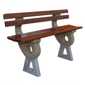 Uliczna ławka betonowa, ogrodowa z drewnianym siedziskiem