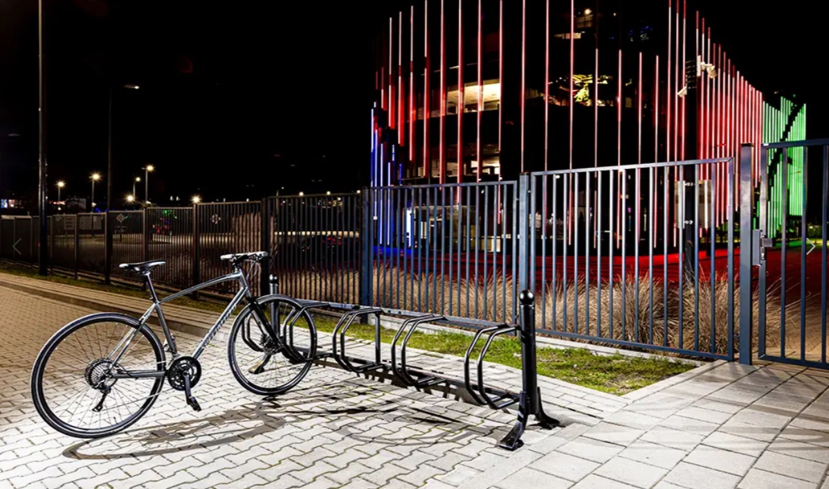 Stojak rowerowy na 5 rowerów czarny retro - obrazek 3