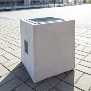 Uliczny parkowy kwadratowy betonowy kosz RIMA 40 litrów