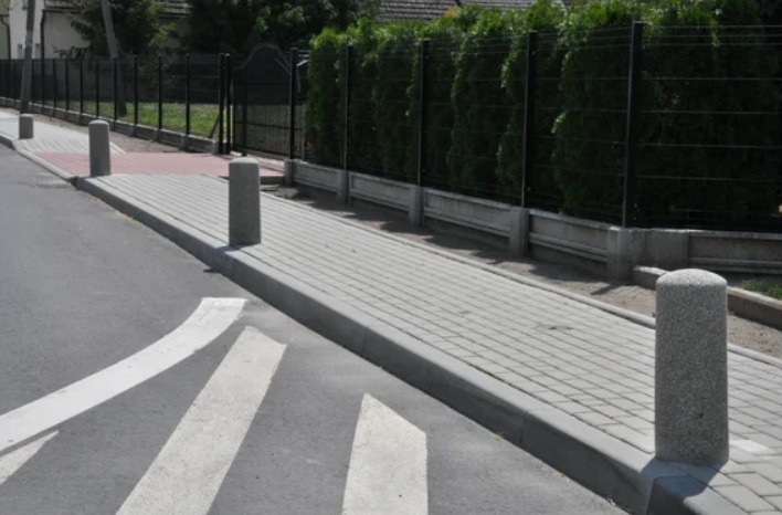 Betonowy słupek parkingowy wys. 60cm Ø 20cm - obrazek 2