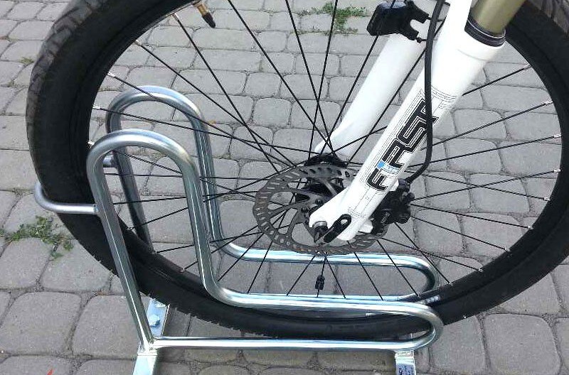 Stojak Rowerowy - RADI 12 z barierką - obrazek 3