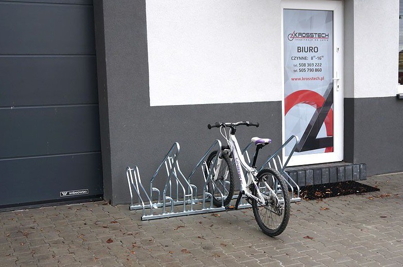 Stojak Rowerowy - SAVI 12 z barierką - obrazek 3