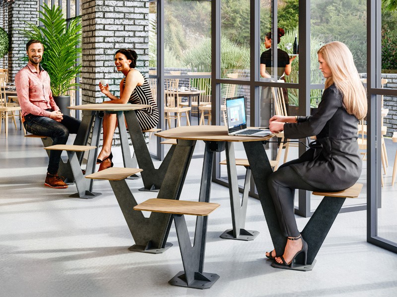 Uniwersalny stolik Viki 4 pod laptop, kawowy + moduł gniazd 230V - obrazek 2